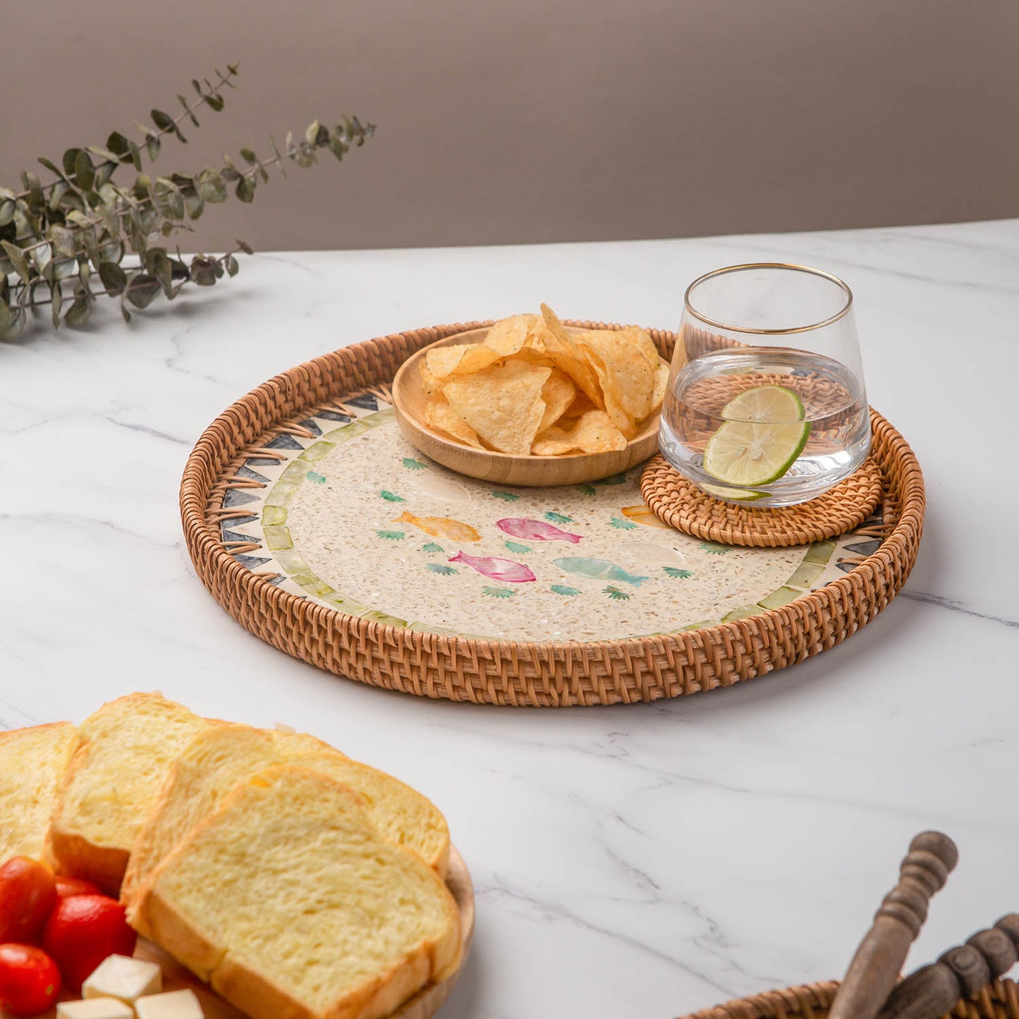 11.8' Round Rattan Mother Pearl Inlay Tray (Aquatic)