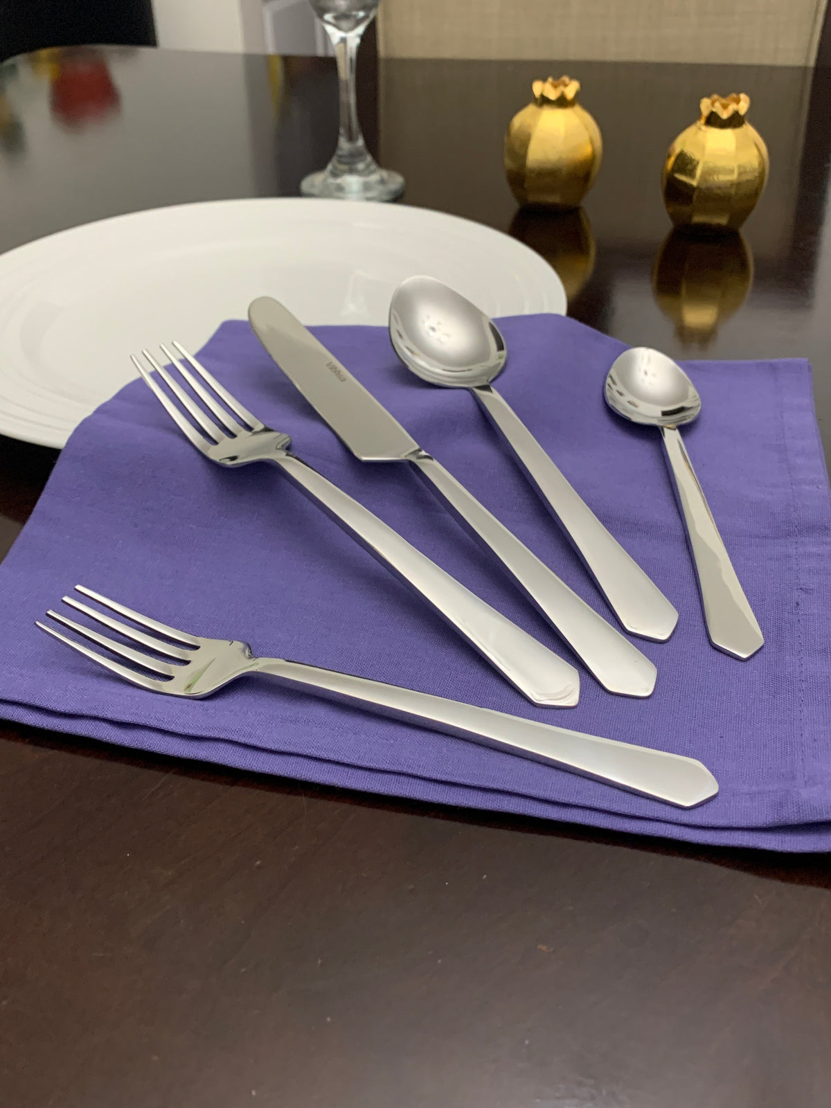Vibhsa Flatware set of 20 Pieces in Silver Stainless Steel