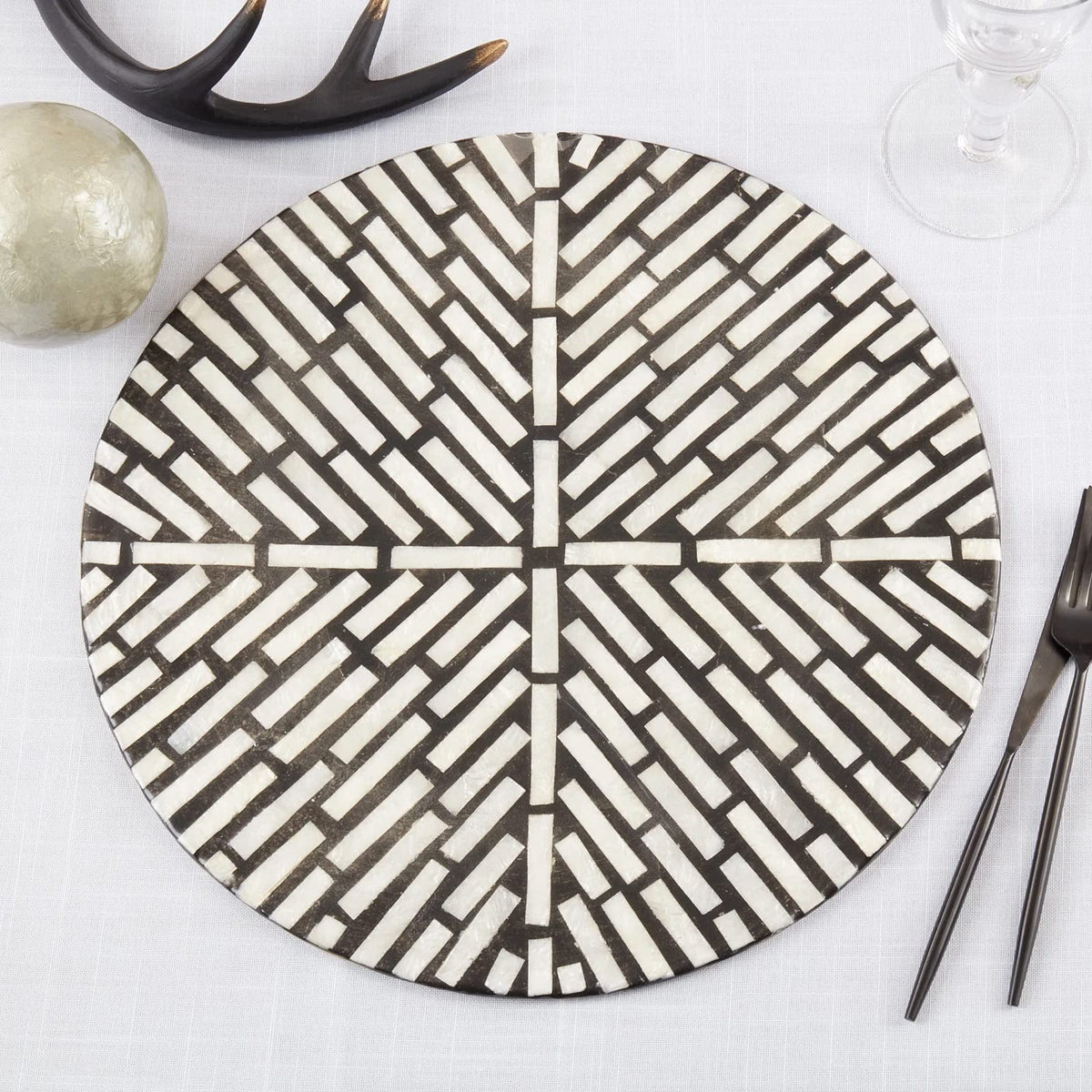 Fennco Styles Geometric Capiz Design Placemat 15" Round, 1-Piece – Black & White Elegant Table Mat for Home, Dining Room Décor, Banquets, Indoor & Outdoor and Special Events