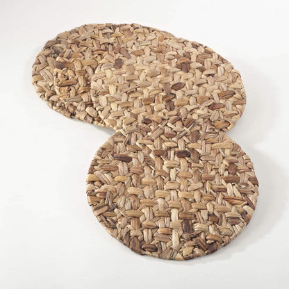 Fennco Styles Woven Seagrass Decorative Table Placemats 15" Round, Set of 4 - Natural Table Mats for Home Décor, Dining Table, Banquet, Family Gathering, Everyday Use and Special Occasion