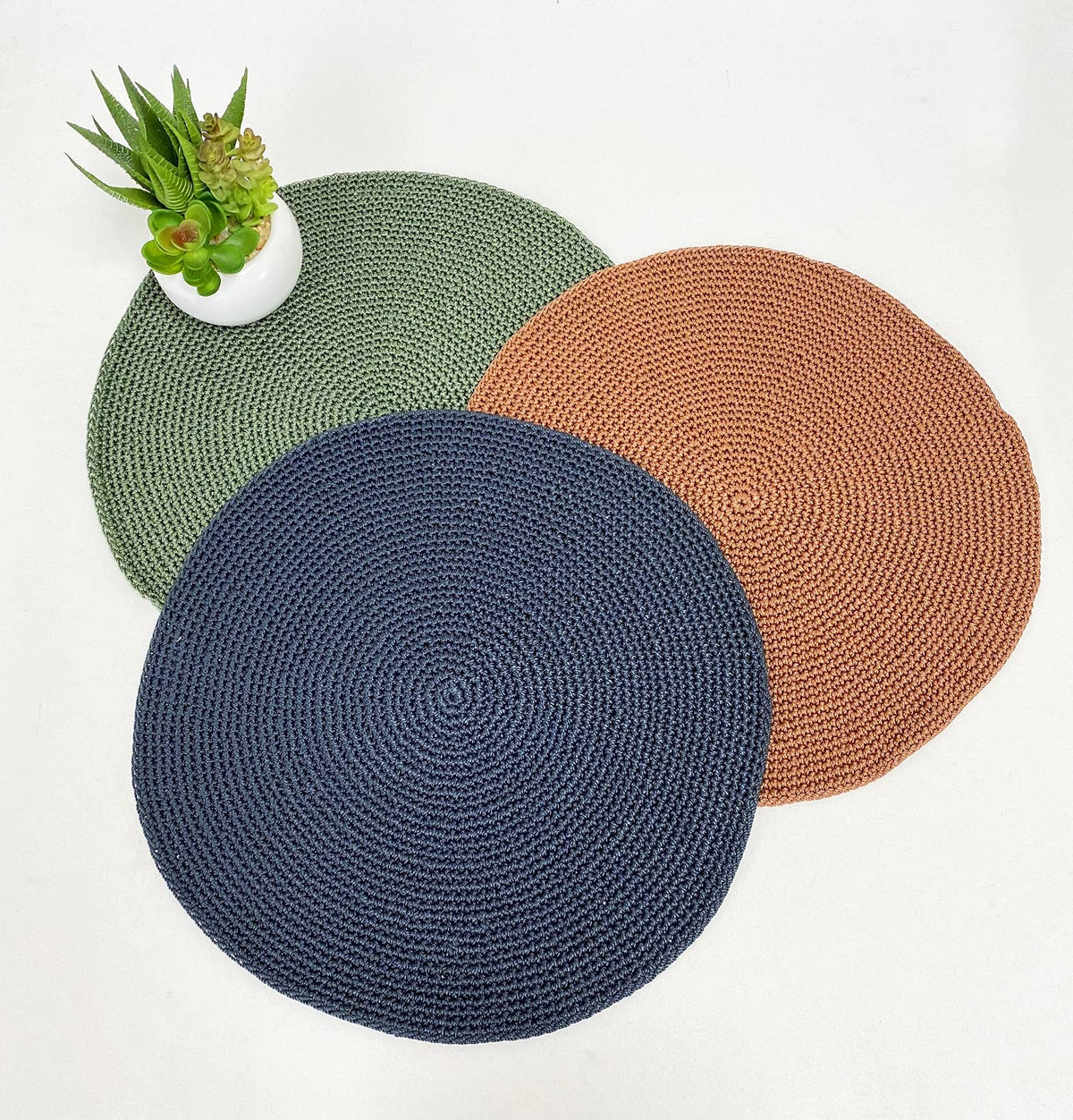 Fennco Styles Handmade Crochet Farmhouse Placemats 14-inch Round, Set of 4 - Decorative Table Mats for Home Décor, Dining Table, Banquets and Special Events