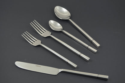 Vibhsa Flatware set of 20 Pieces Silver Stainless Steel Modern Design