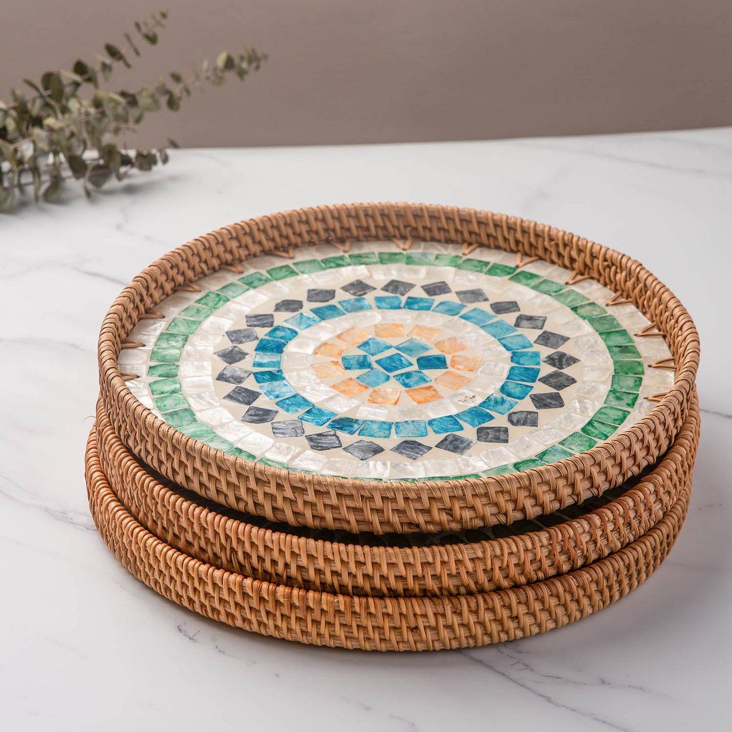 11.8" Wicker Round Rattan Mother of Pearl Serving Basket Tray for Décor Coffee Table (Diamond)