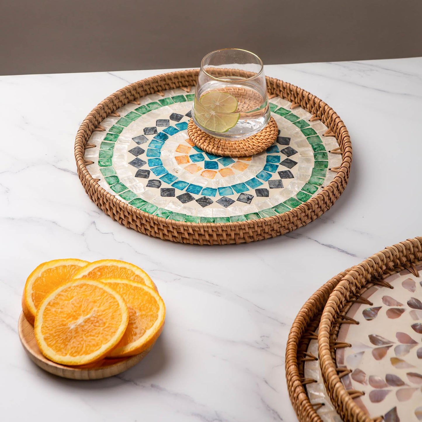 11.8" Wicker Round Rattan Mother of Pearl Serving Basket Tray for Décor Coffee Table (Diamond)