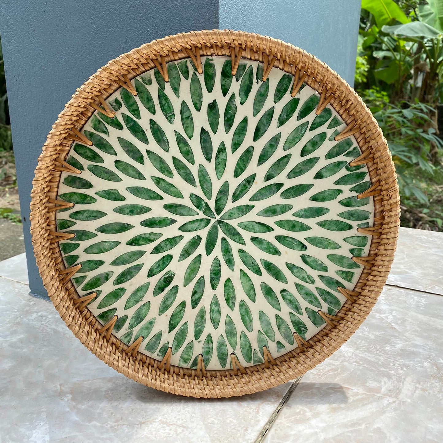 11.8' Wicker Round Rattan Mother of Pearl Serving Basket Tray for Décor Coffee Table (Green Leaf)