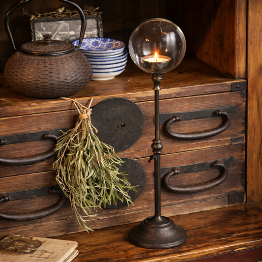 Iron Candle Holder Magnifier