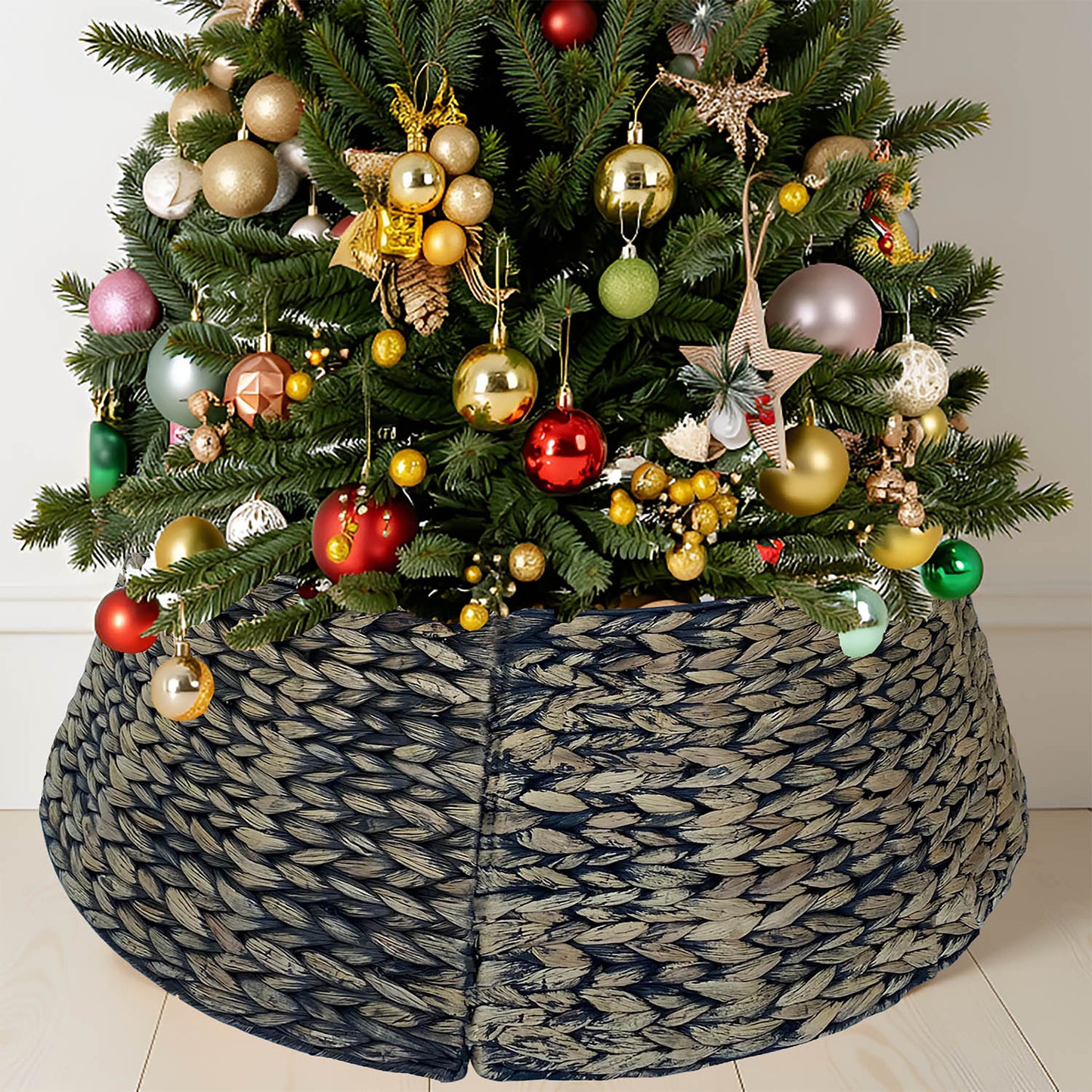 Handwoven Christmas Tree Collar – Natural Water Hyacinth Rattan Ring