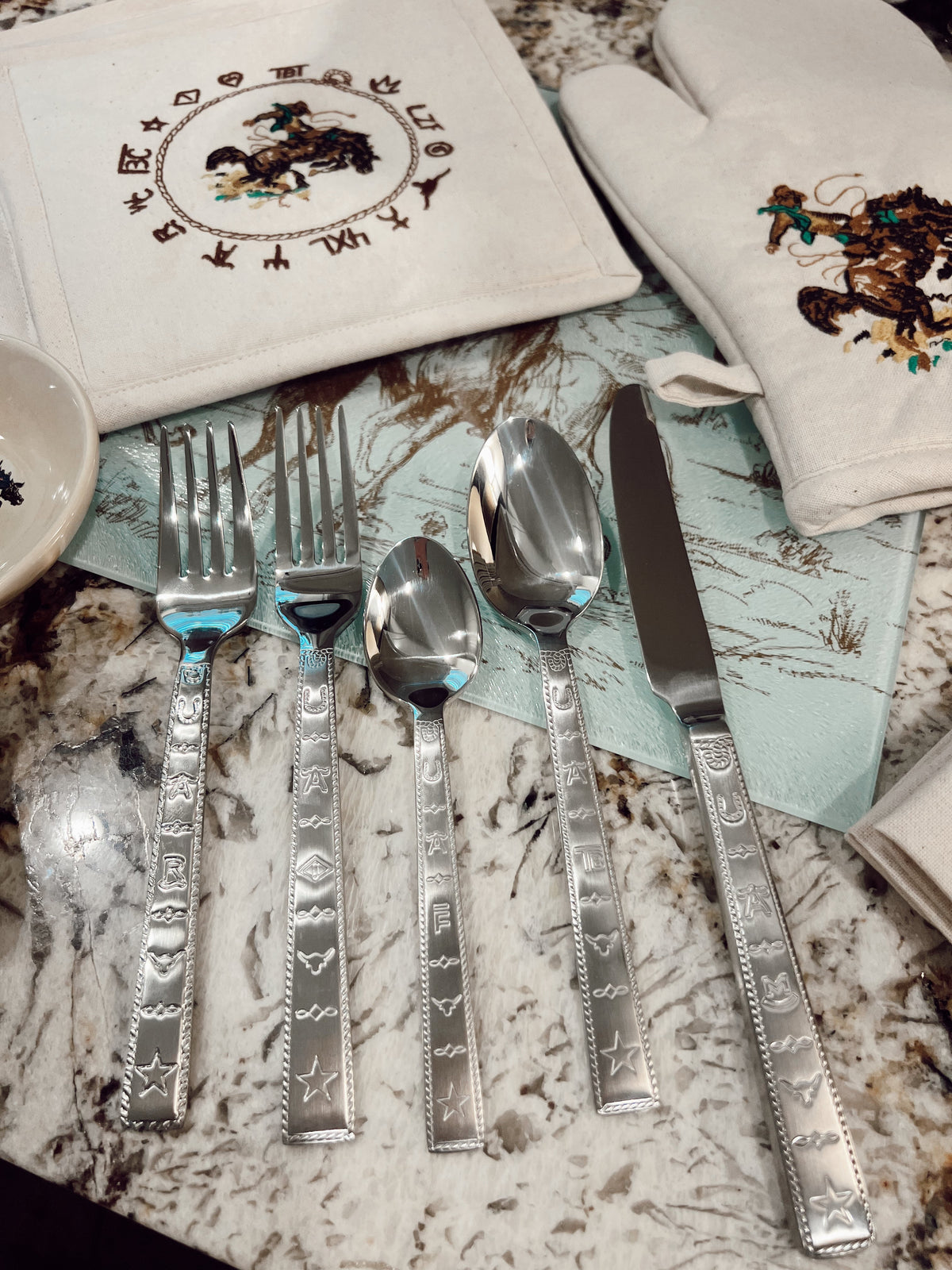 The 20 Piece Western Brands Flatware