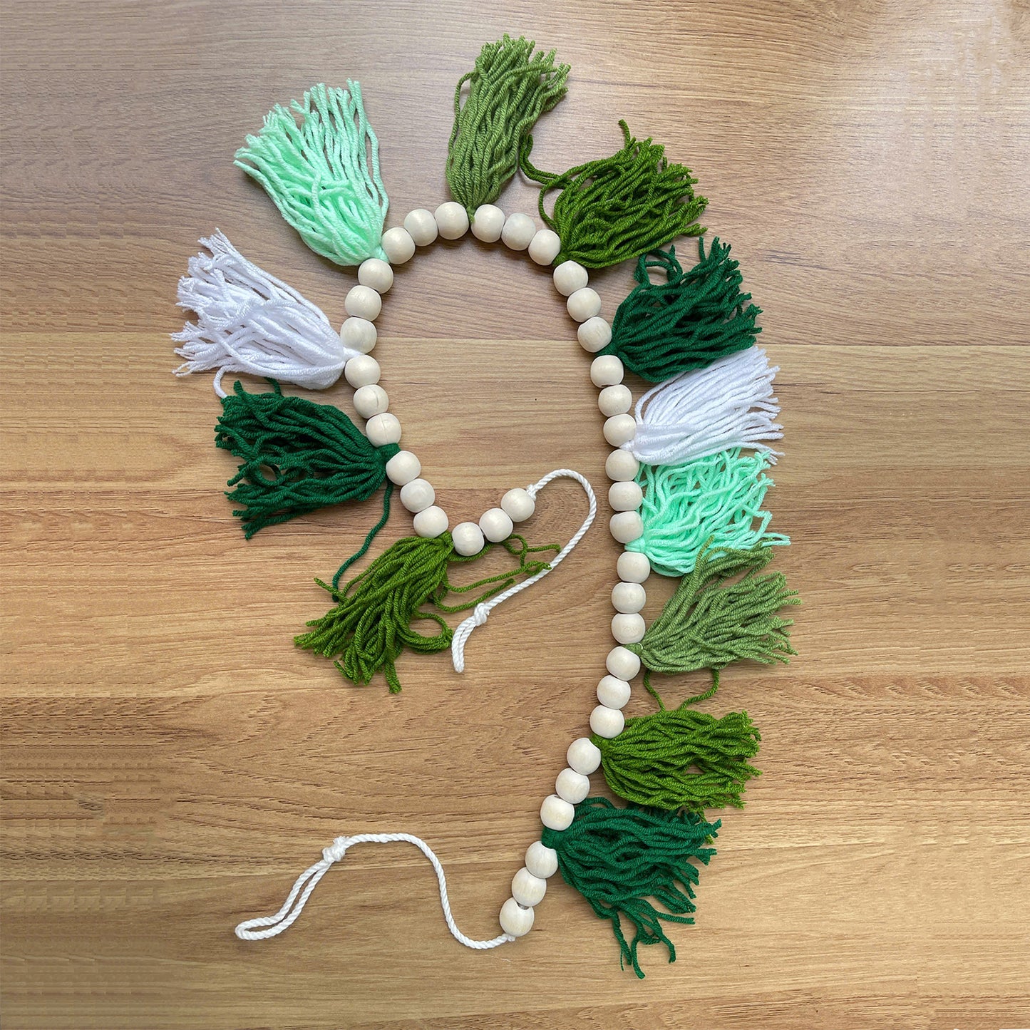 Boho Hanmade Wood Beads Garland with Tassels + 2 Hooks (Green)